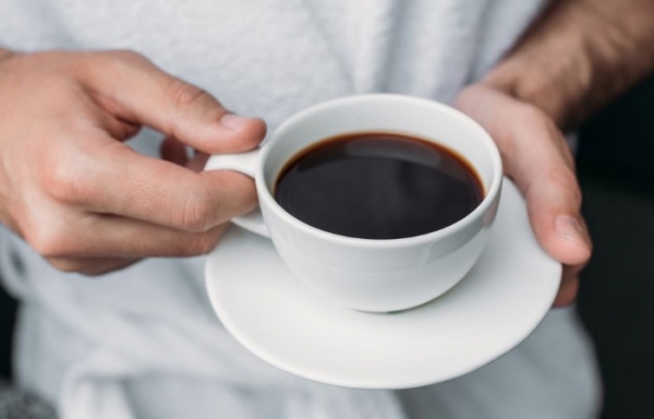 10 способов взбодриться без кофеина, чтобы не уснуть на работе