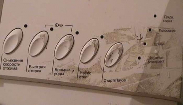 Как убрать след от наклейки с пластика в домашних условиях?