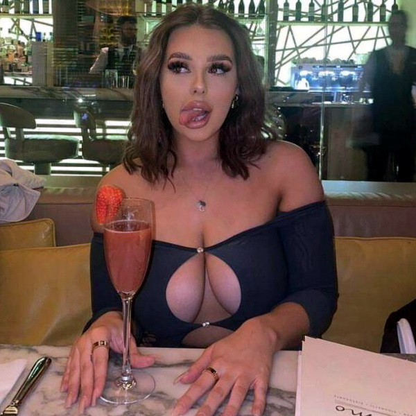 Девушки с большими грудями  ( 36 фото )