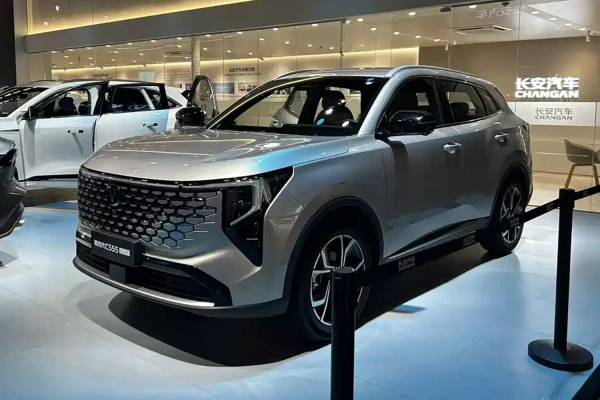 «Колониальная модель»: китайские автокомпании вывели из России 1 трлн рублей 