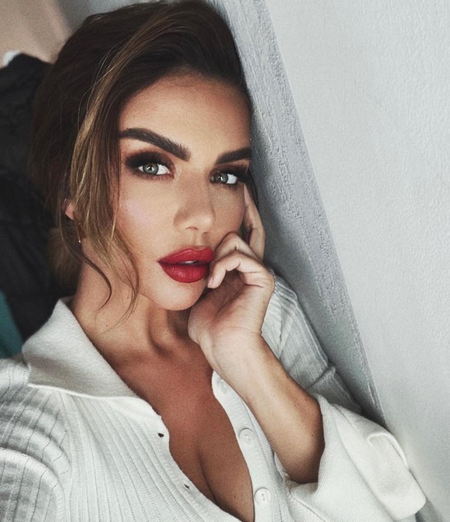 Анне Седоковой - 39! Самая горячая солистка "ВИА Гра" тащит на себе безработного мужа (14 фото)