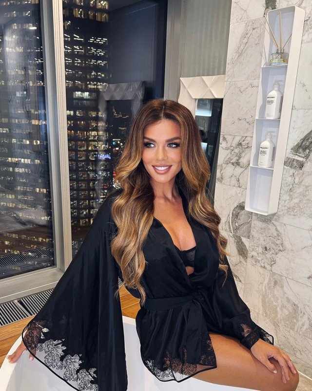 Анне Седоковой - 39! Самая горячая солистка "ВИА Гра" тащит на себе безработного мужа (14 фото)