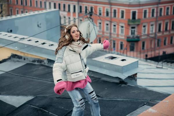 
                Влада Лукина: о сериале "Кибердеревня", взрослении и вызовах актерской профессии            